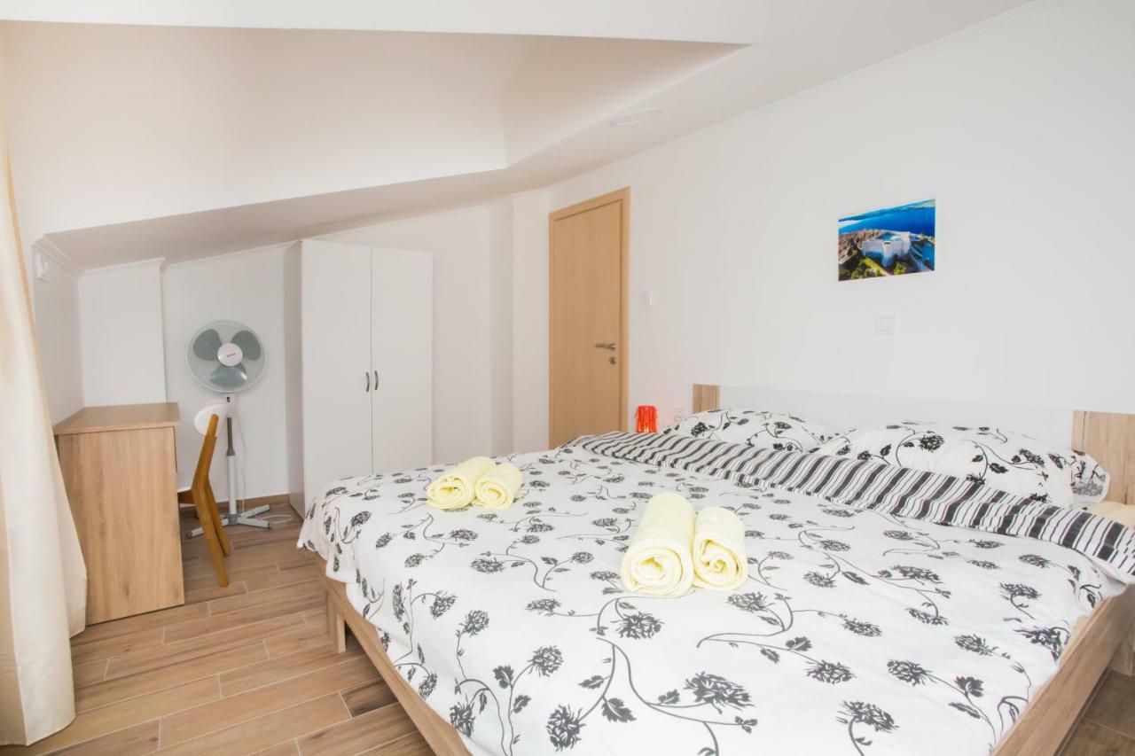 Apartments Tonka Sibenik Ngoại thất bức ảnh